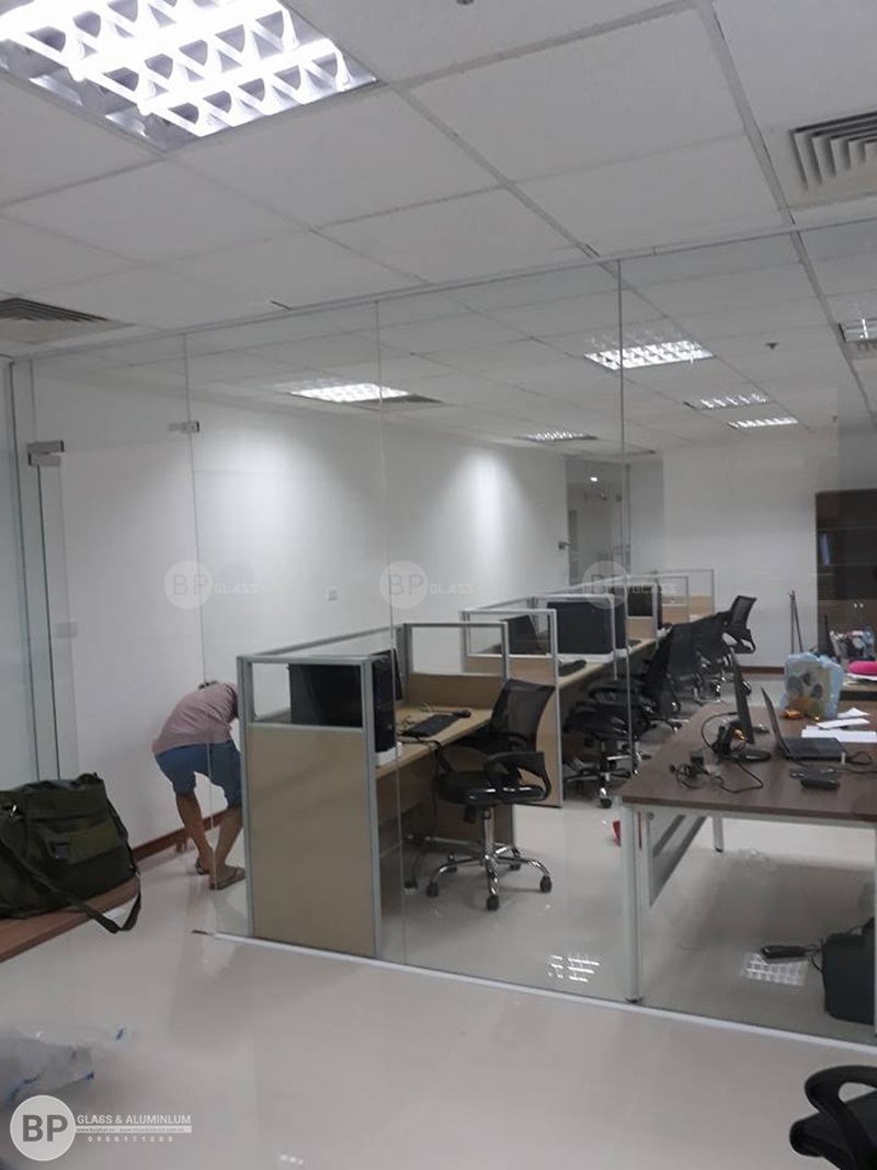 thi công lắp đặt vách ngăn văn phòng licogi 13